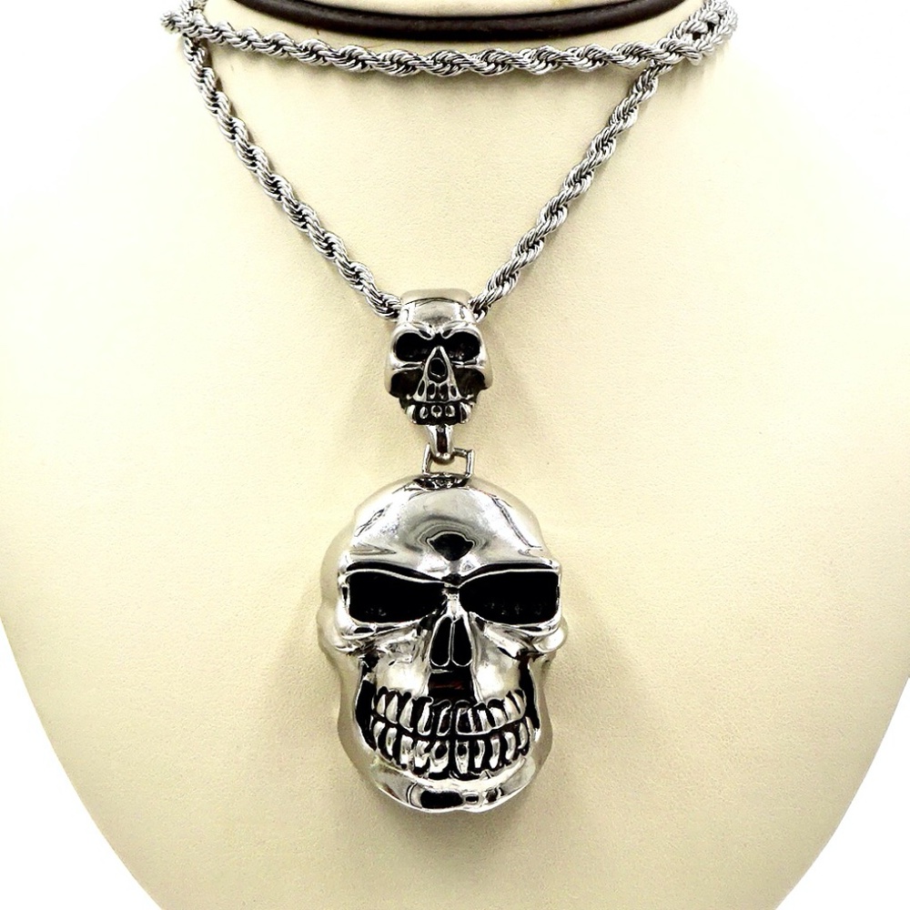 BS STAINLESS STEEL BLACK ENAMEL SKULL NECKLACE 29 1/2" LONG